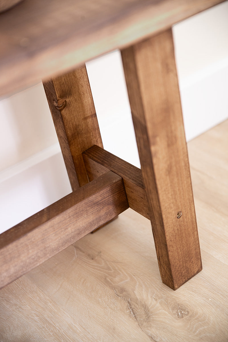 Detail van Bankje Bee van Baan Woods