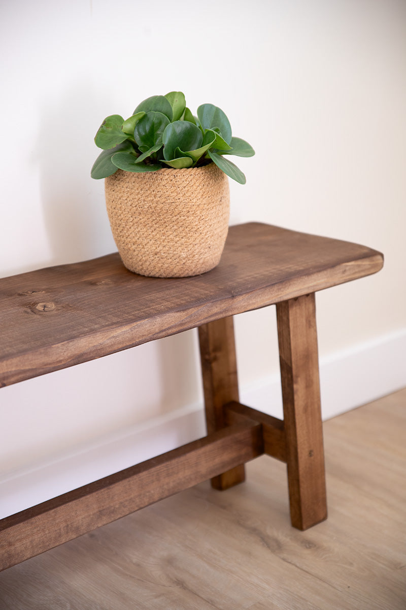 Bankje Bee van Baan Woods in de kleur donkerbruin