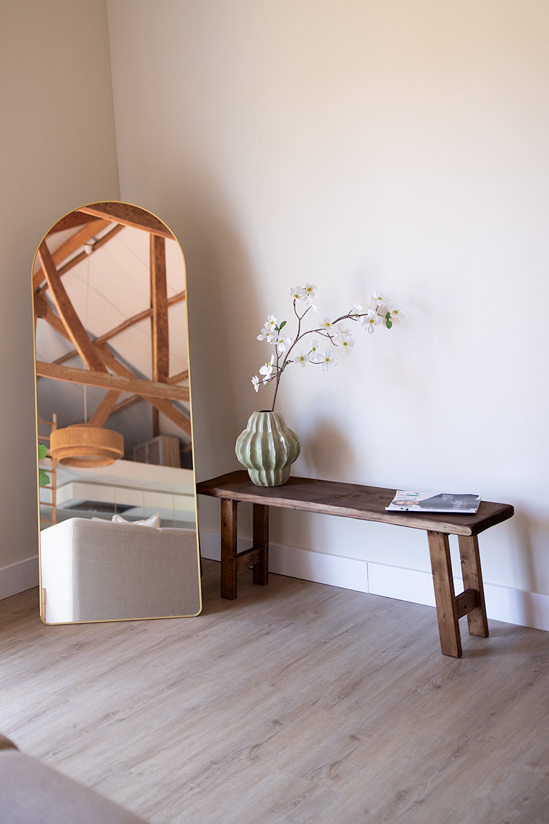 Donkerbruine houten bankje voor woonkamer of slaapkamer