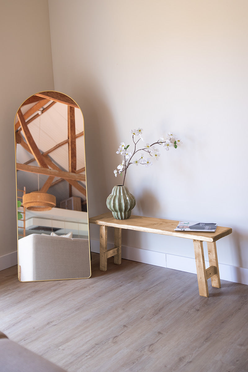 Houten bankje met schuine poten van Baan Woods in de kleur lichtbruin 