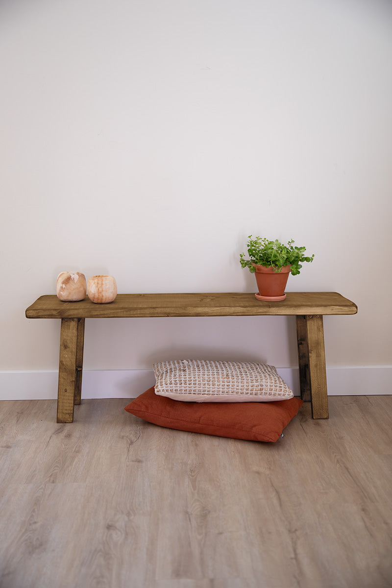 Houten bankje van Baan Woods met natuurlijke uitstraling