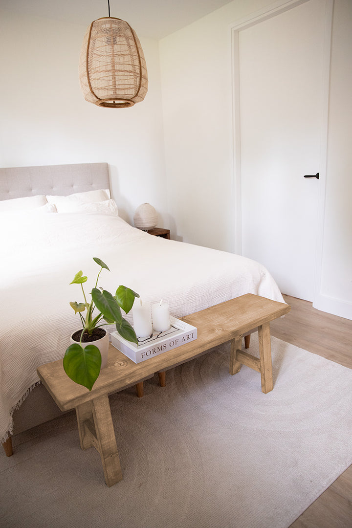 Veelzijdig houten bankje in de kleur lichtbruin, geschikt voor slaapkamer, woonkamer en voeteneind van bed