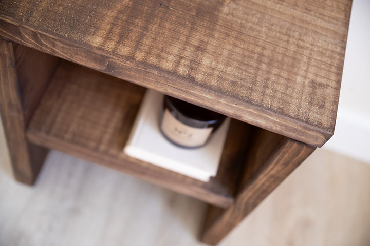 Nachtkastje Bed van Baan Woods, passend in ieder interieur