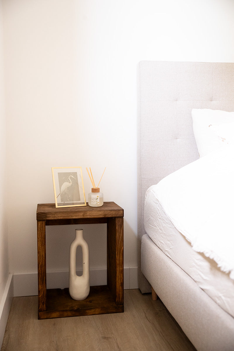 Houten nachtkastje van Baan Woods voor naast je bed