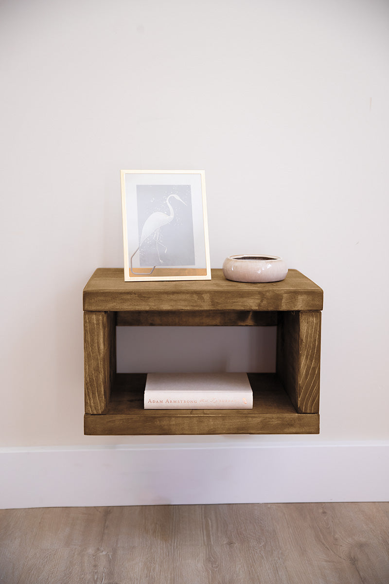 Handgemaakt houten nachtkastje van Baan Woods