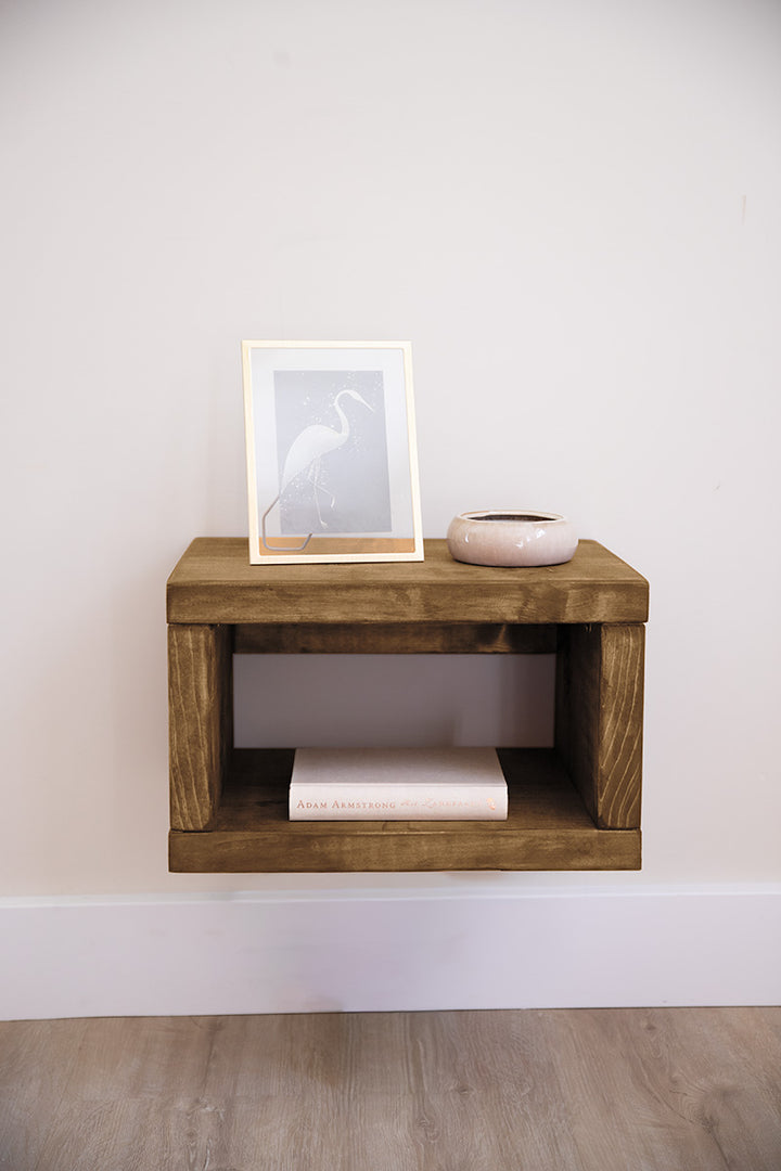 Handgemaakt houten nachtkastje van Baan Woods