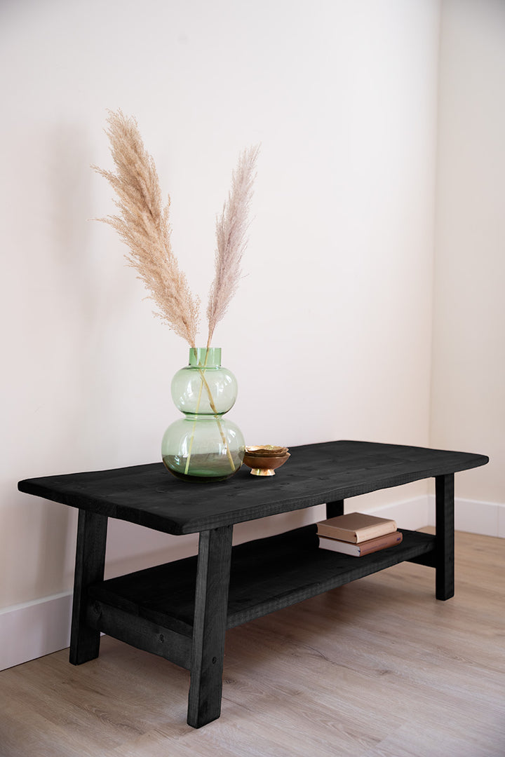 Zwarte salontafel Beer, handgemaakt en uniek door Baan Woods