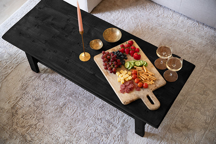 Veelzijdige houten salontafel Beer in het zwart van Baan Woods, praktisch en stijlvol