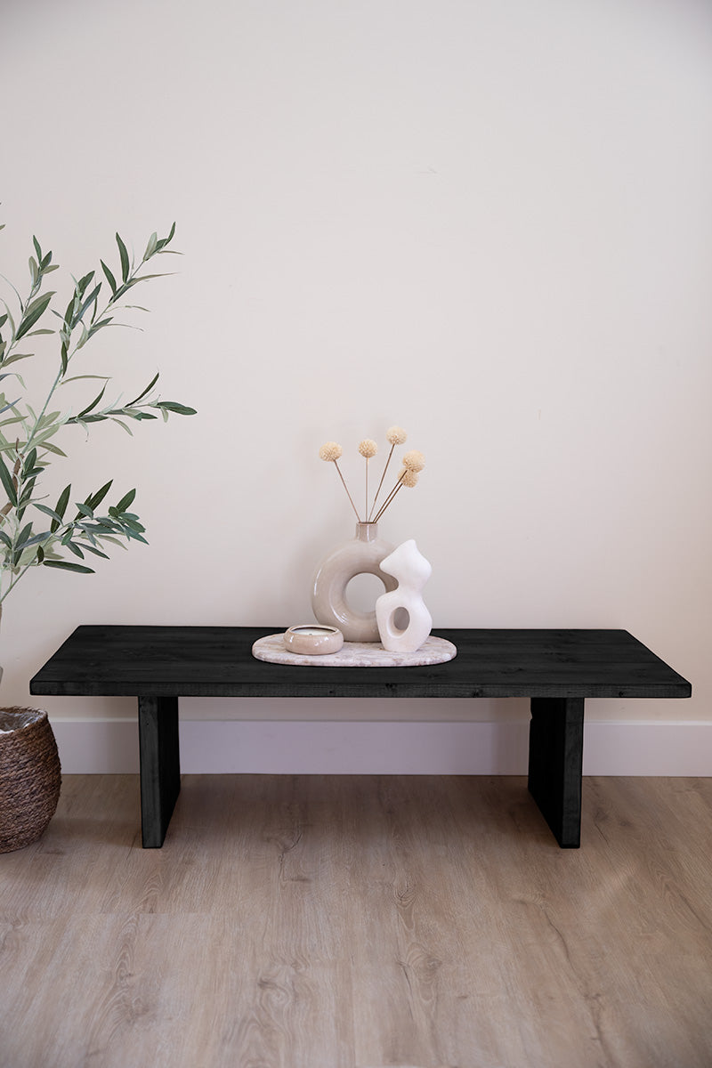 Strakke zwarte salontafel, handgemaakt en uniek
