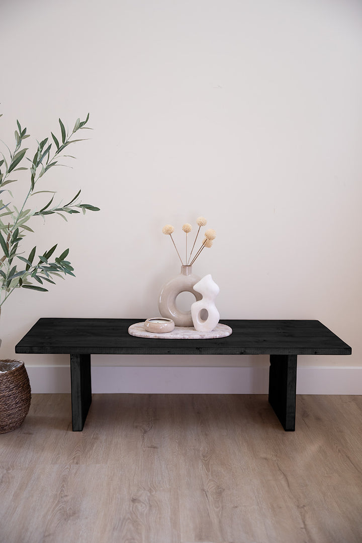 Strakke zwarte salontafel, handgemaakt en uniek
