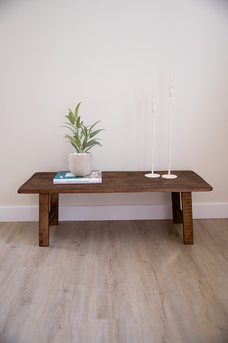 Strakke houten salontafel zonder tussenblad