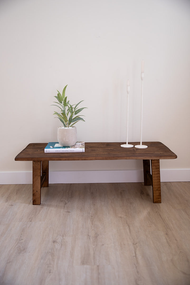 Strakke houten salontafel zonder tussenblad