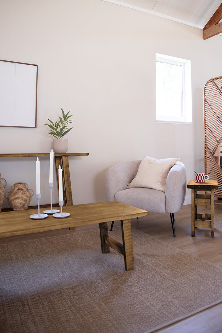 Houten meubels van Baan Woods in kleur middenbruin, uniek en handgemaakt 