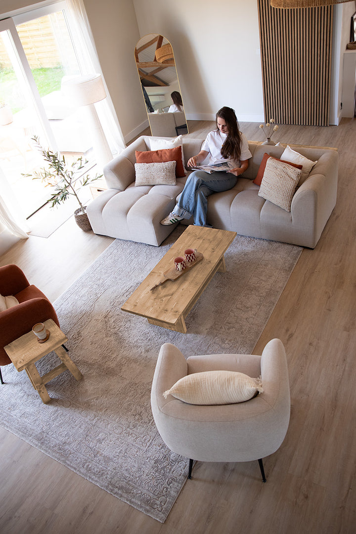 Stijlvolle lichtbruine houten salontafel met open tussenblad