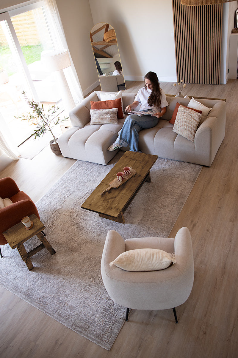 Lage houten salontafel met tussenblad, ideaal voor woonkamer