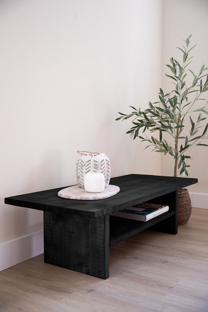 Zwarte strakke salontafel van Baan Woods