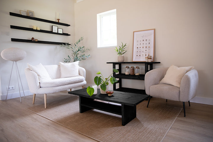 Robuuste houten salontafel en sidetable in de kleur zwart met tussenblad voor accessoires 