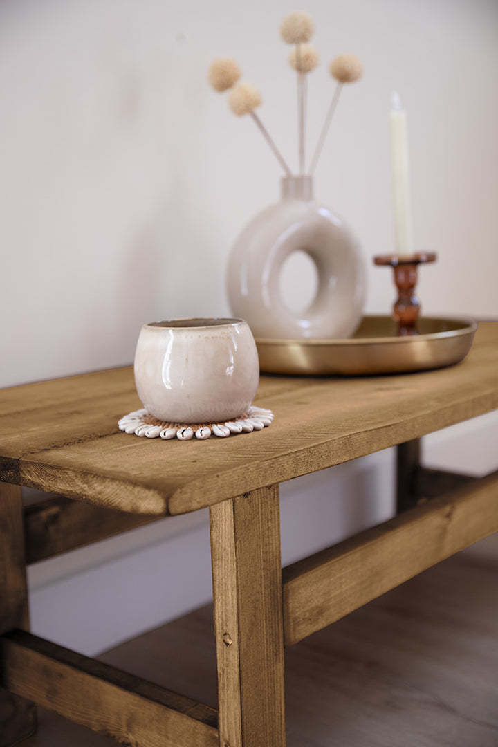 Het blad van salontafel Moos in de kleur middenbruin hout