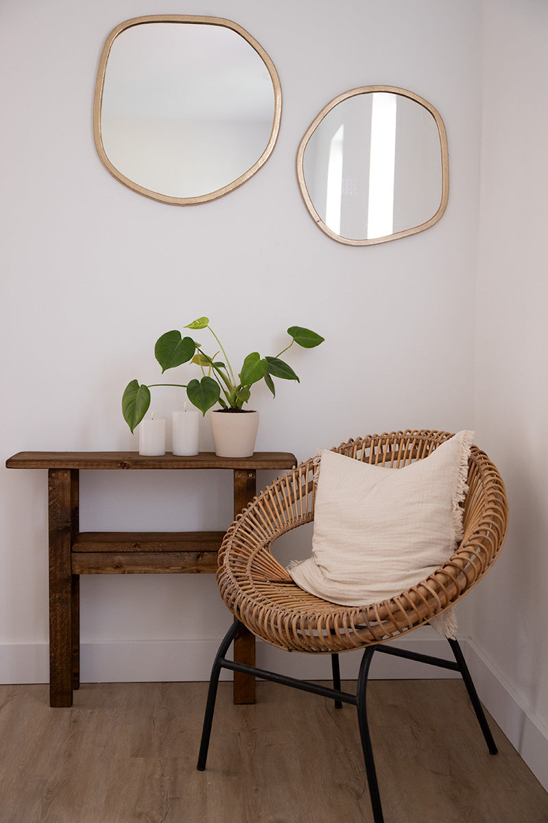 Praktische houten sidetable met extra opbergruimte voor accessoires