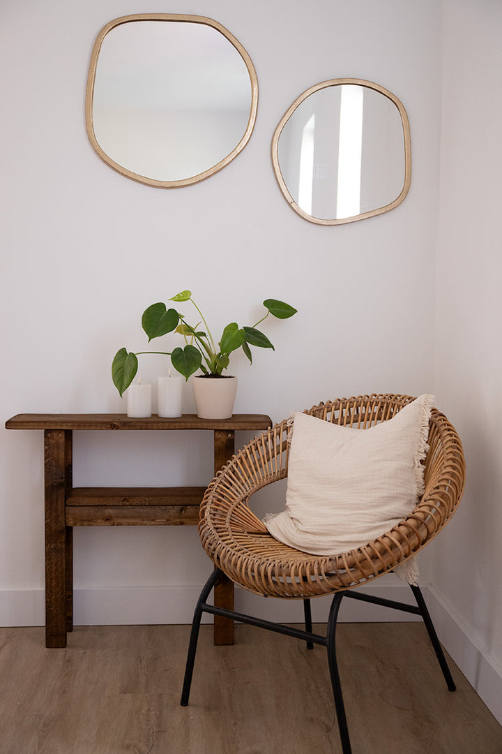 Praktische houten sidetable met extra opbergruimte voor accessoires