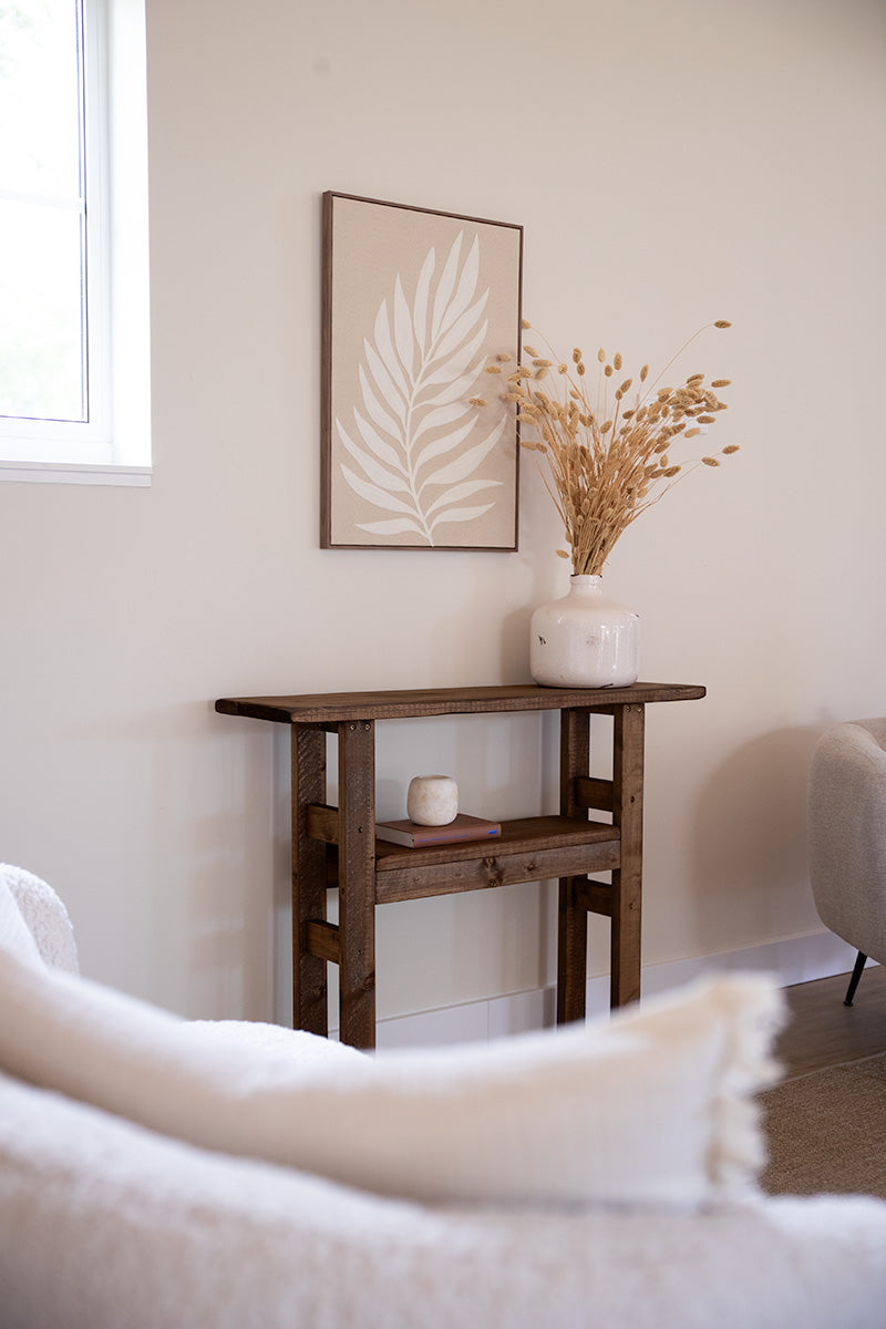 Houten sidetable Baan, handgemaakt en passend bij een rustige en lichte interieurstijl