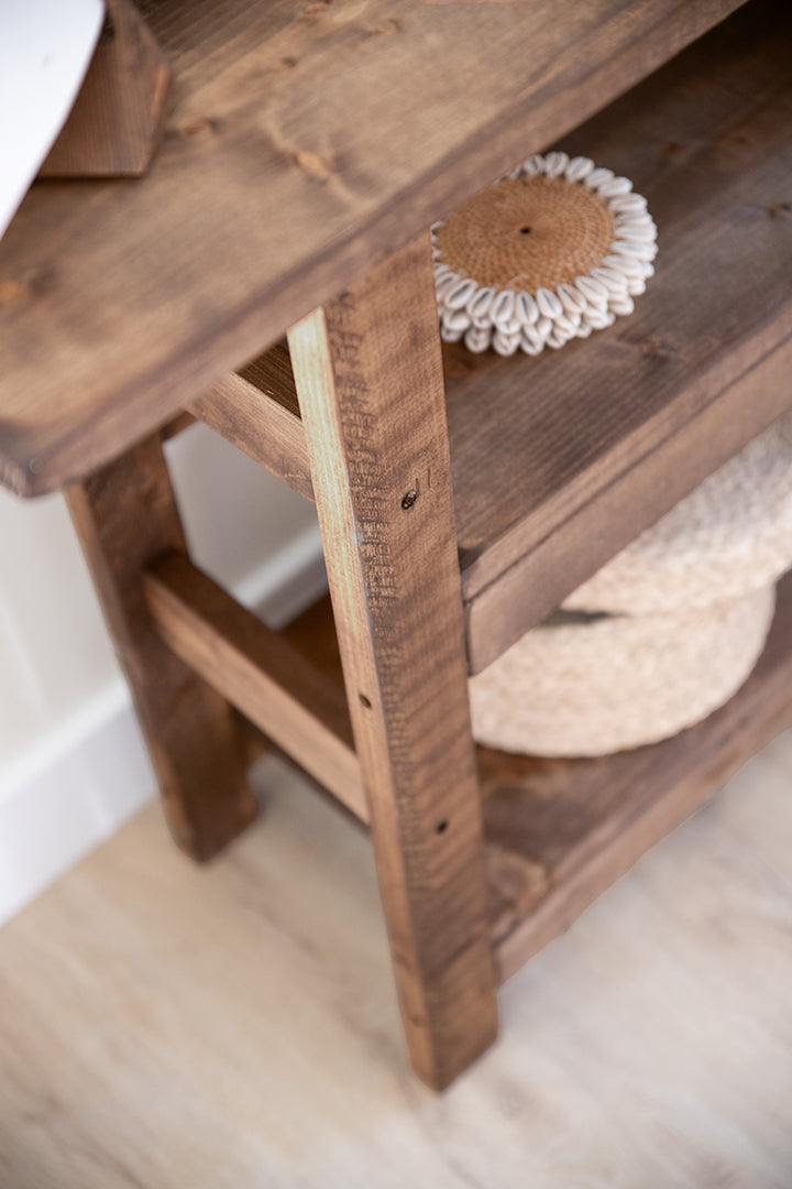 Stoere houten wandtafel met dubbele tussenplank, sidetable Bruut van Baan Woods