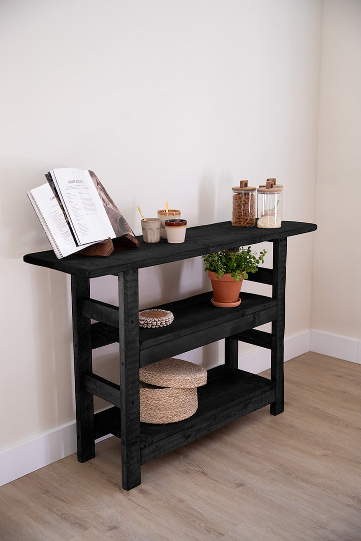 Zwarte houten sidetable Bruut, stoer en functioneel met dubbele tussenplank 