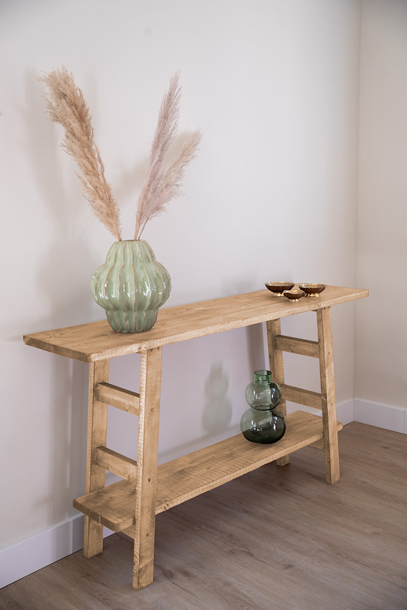 Sidetable Mood in het lichtbruin, ideaal om decoratie op te plaatsen 