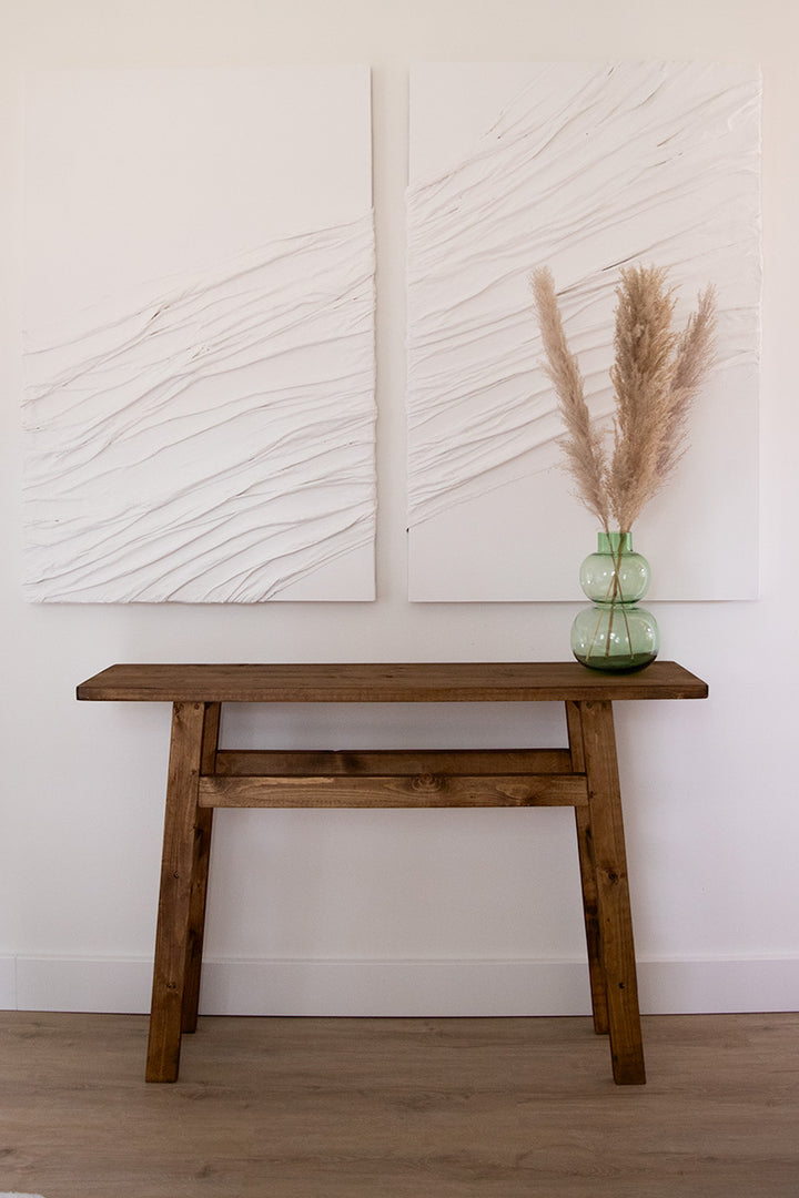 Houten sidetable met verfijnde schuine poten, model Muze