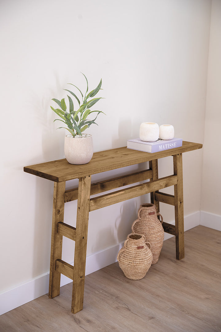 Muze sidetable, ambachtelijk vervaardigd houten meubel van Baan Woods