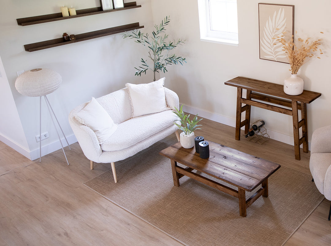 Robuuste maar verfijnde houten sidetable met schuine poten, wandtafel Muze van Baan Woods