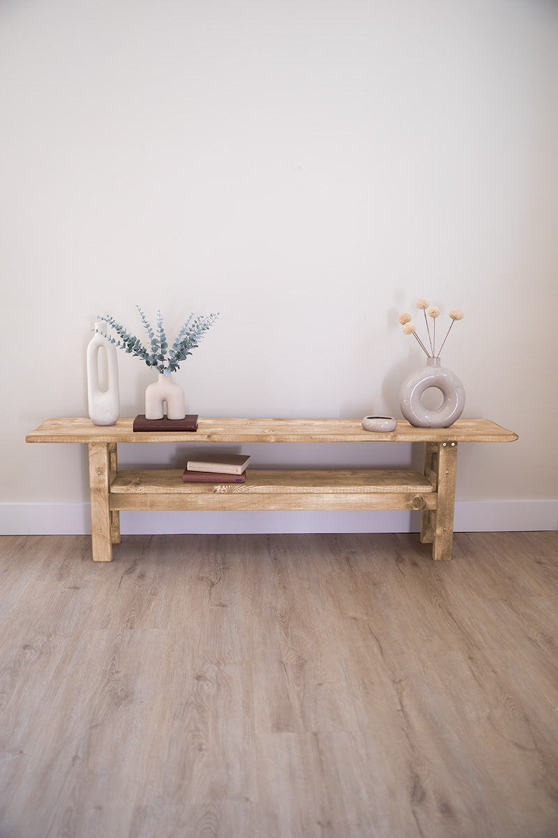 Sidetable Wolf in de kleur lichtbruin, strak en tijdloos 