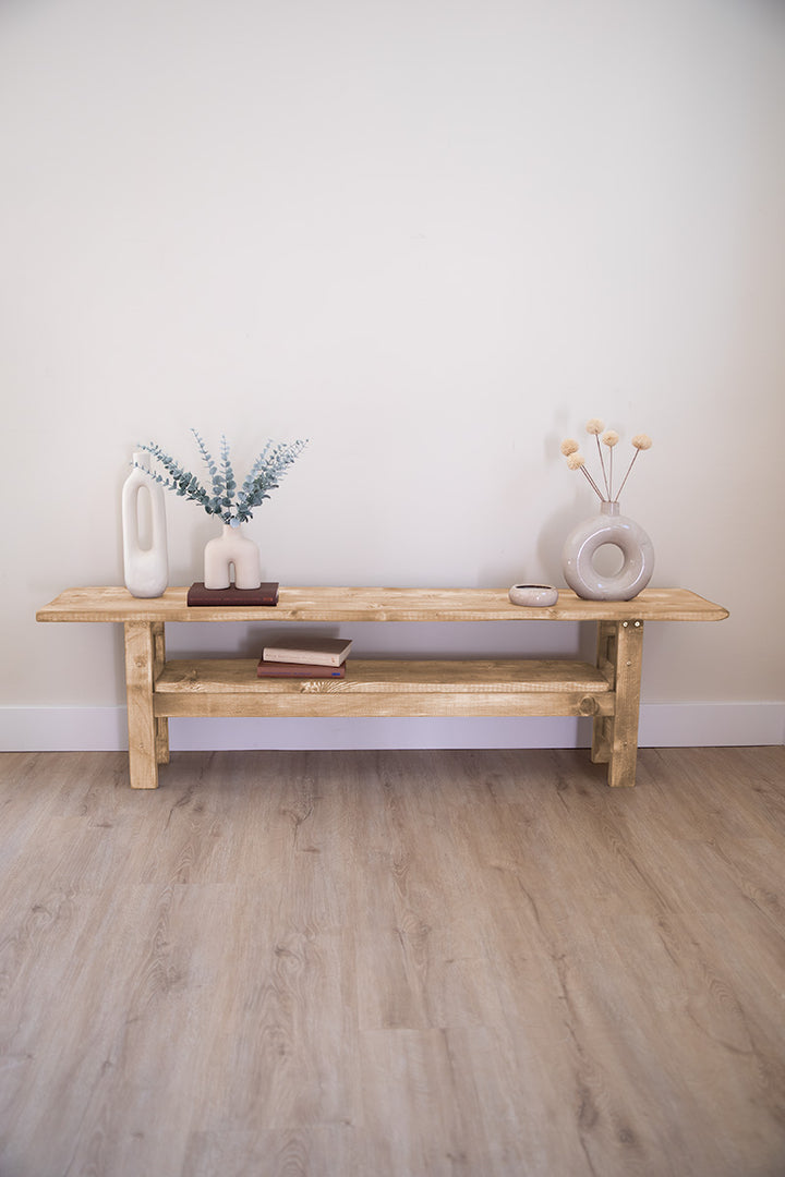 Sidetable Wolf in de kleur lichtbruin, strak en tijdloos 