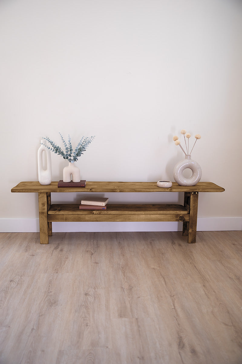 Houten sidetable Wolf met minimalistisch ontwerp, ook inzetbaar als tv-meubel