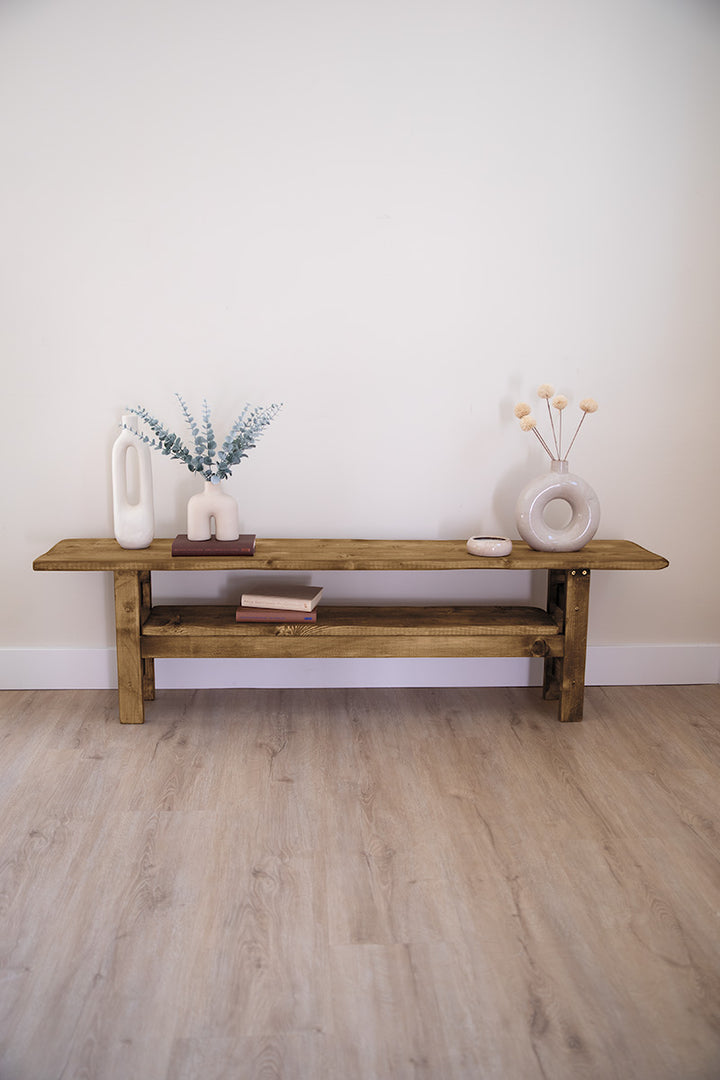 Houten sidetable Wolf met minimalistisch ontwerp, ook inzetbaar als tv-meubel