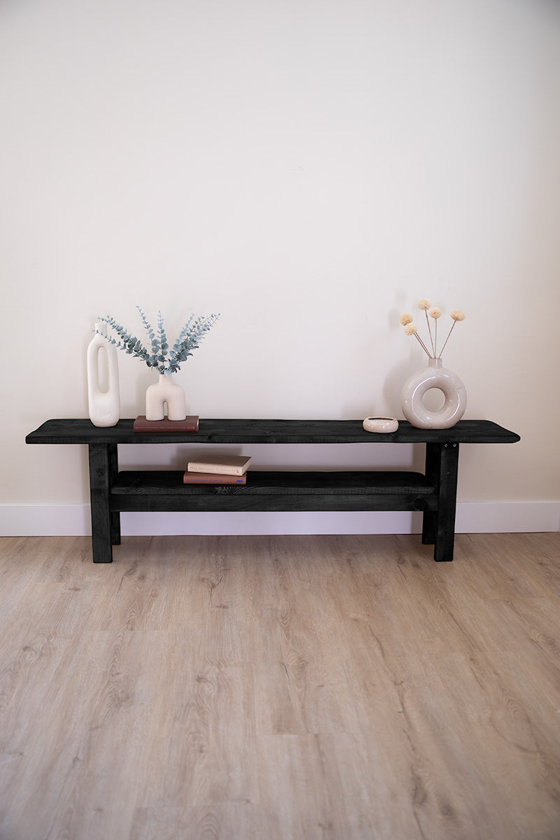 Langwerpige zwarte houten sidetable Wolf, ook perfect als tv-meubel