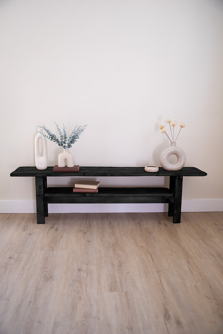 Langwerpige zwarte houten sidetable Wolf, ook perfect als tv-meubel