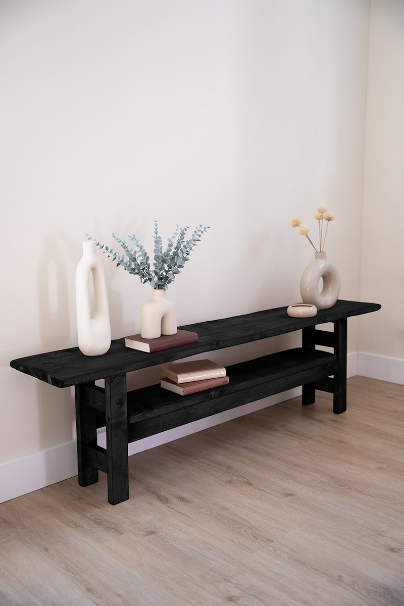 Massief houten zwarte sidetable Wolf met strak design