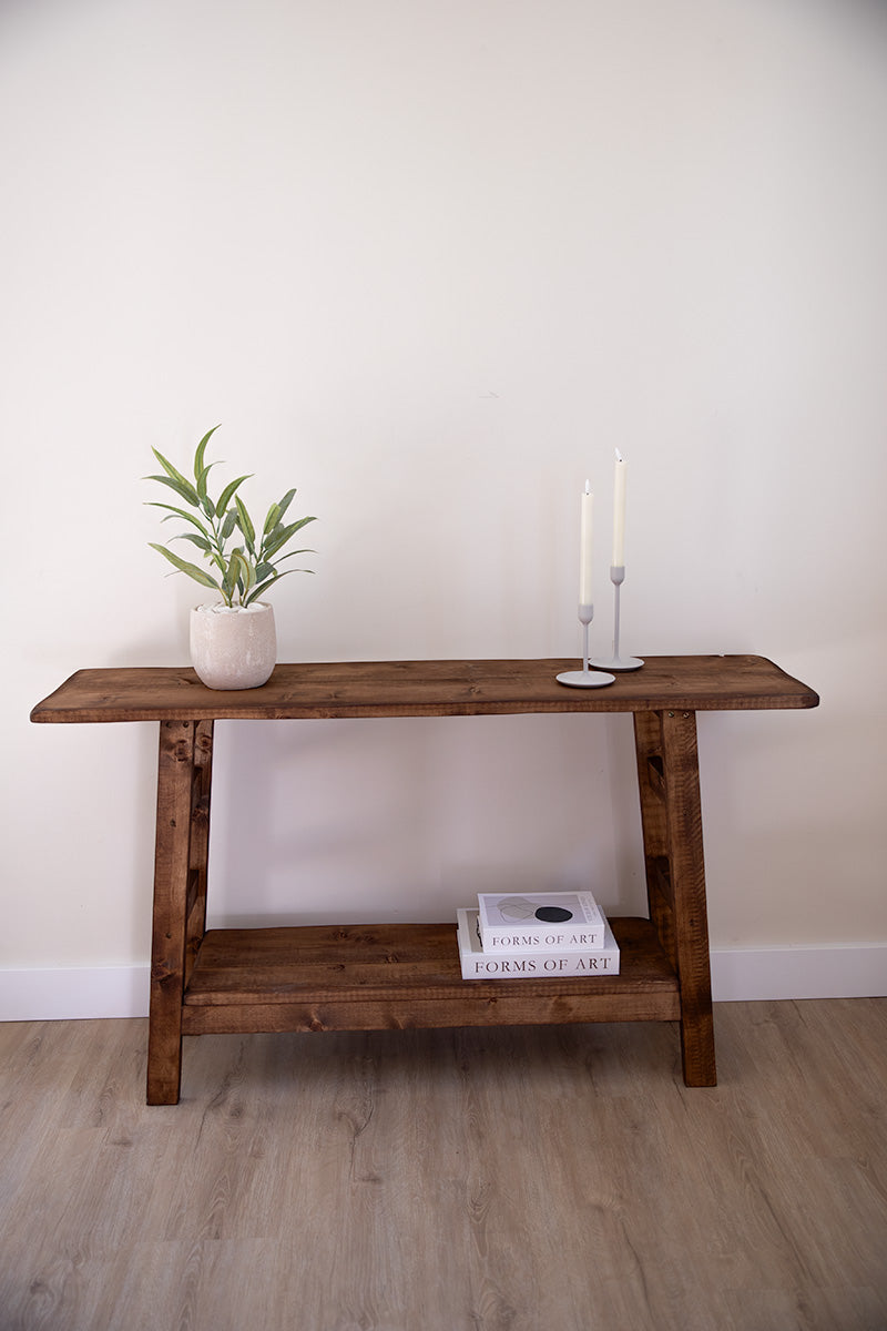 Massief houten sidetable met één tussenplank, model Woods
