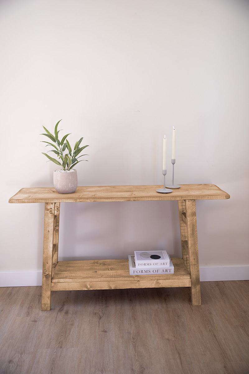 Sidetable Woods in licht interieur met woondecoratie 