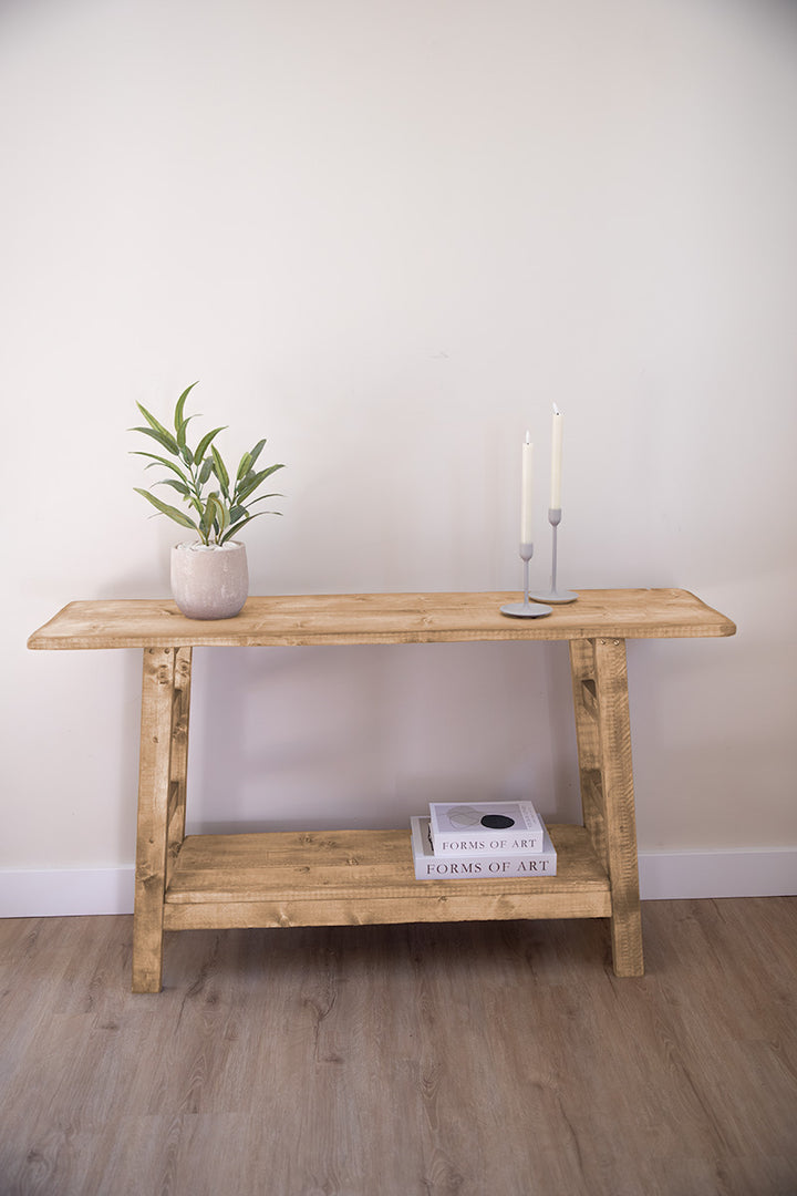 Sidetable Woods in licht interieur met woondecoratie 