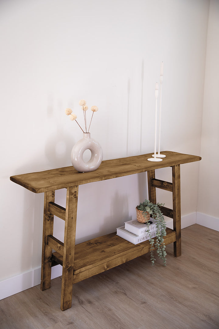 Sidetable Woods van Baan Woods met tussenplank, handig voor decoratie of opbergruimte