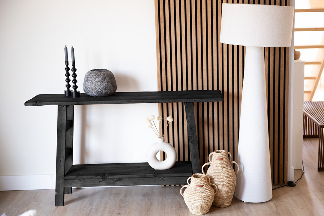 Uniek gemaakte sidetable van Baan Woods in de kleur zwart 