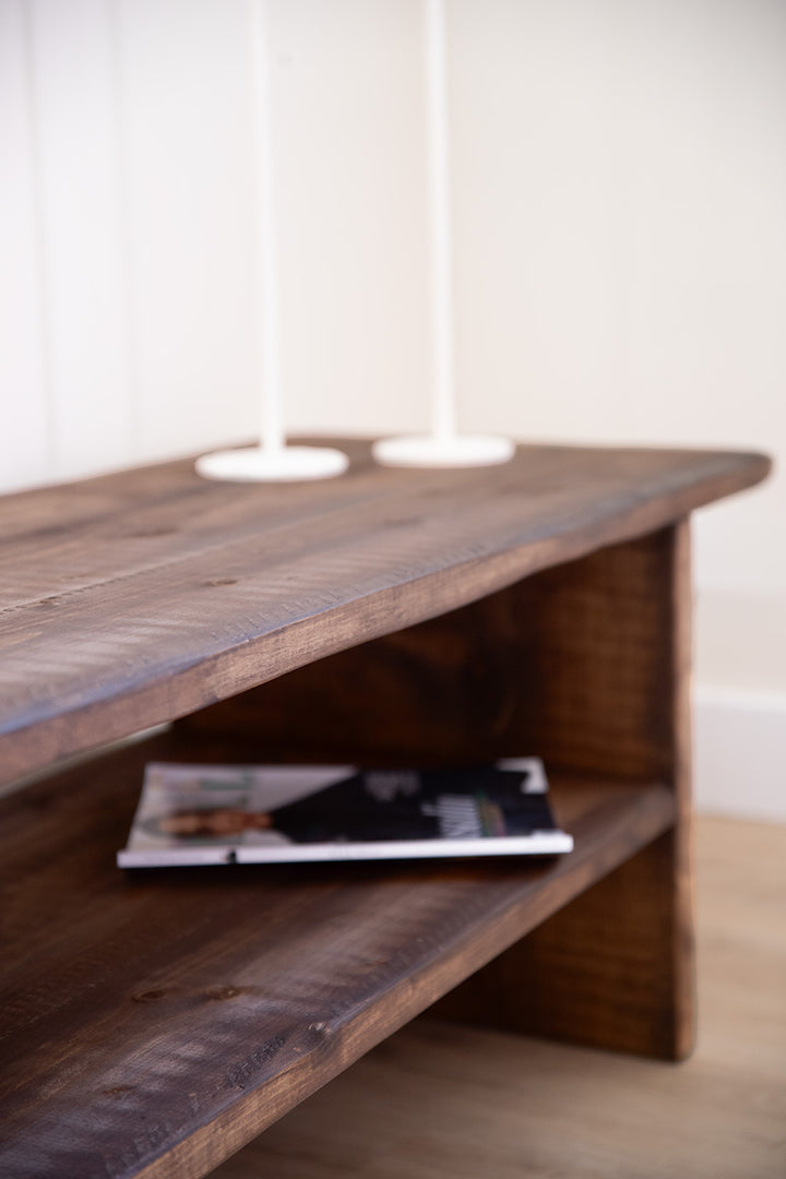 Veelzijdig houten meubel van Baan Woods, voor tv, accessoires of opbergruimte