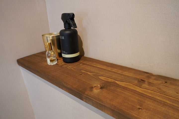 Toiletplank van Baan Woods met accessoires in de kleur donkerbruin