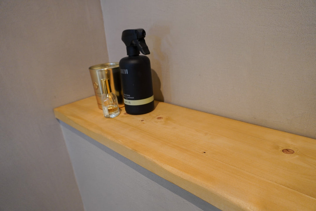 Toiletplank van Baan Woods met accessoires in de kleur lichtbruin