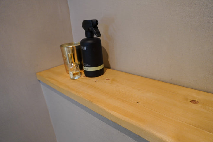 Toiletplank van Baan Woods met accessoires in de kleur lichtbruin