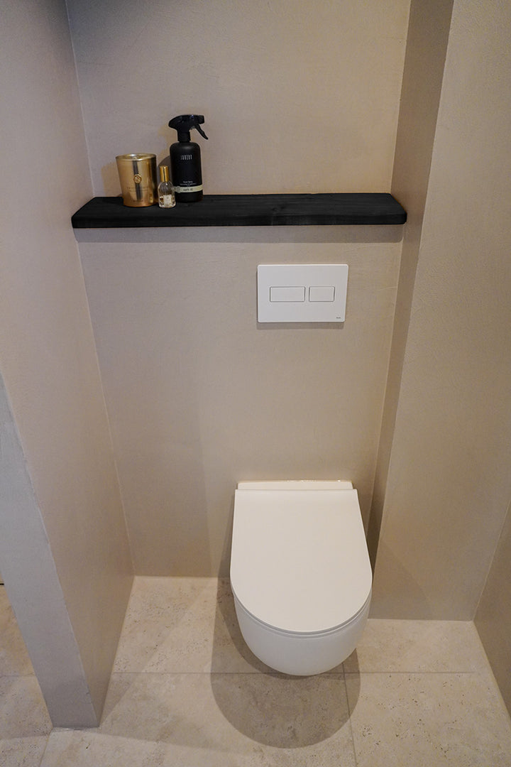 Toiletplank van Baan Woods in de kleur zwart