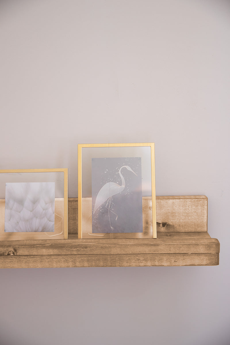 Lichtbruine houten wandplank van Baan Woods, op maat gemaakt