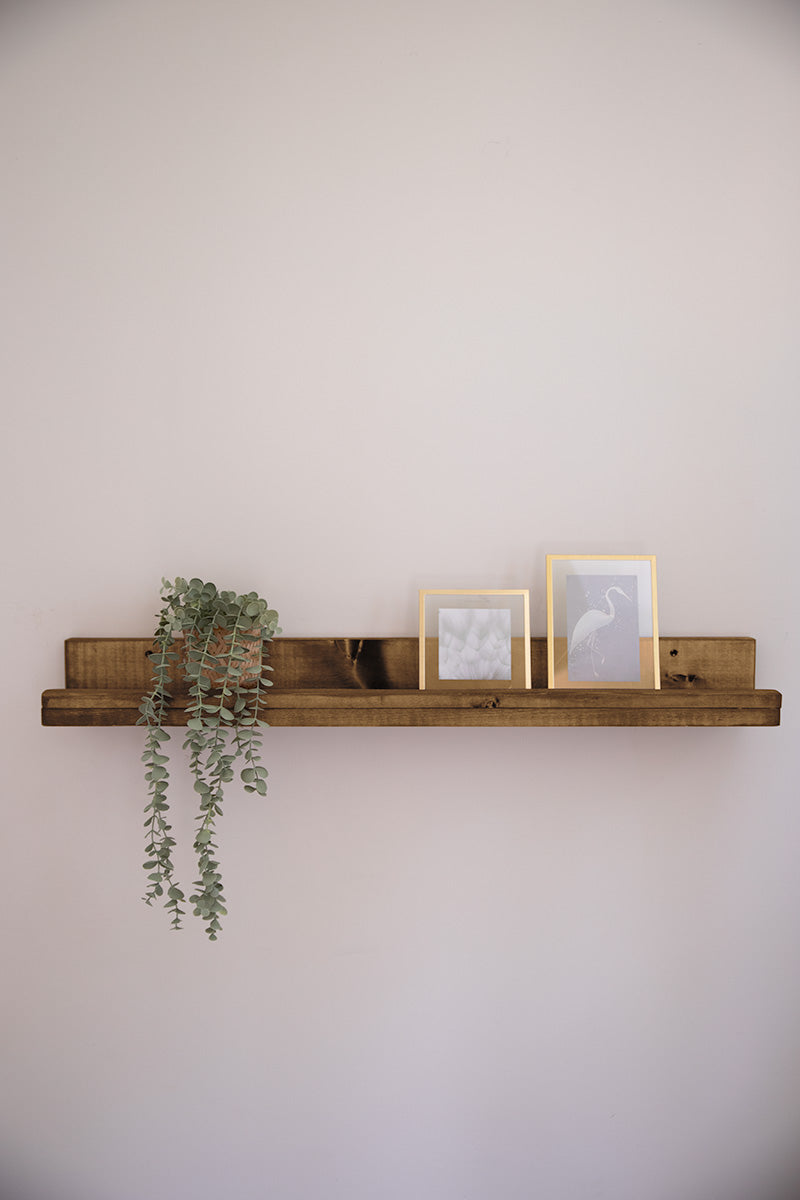 Middenbruine houten wandplank van Baan Woods, op maat gemaakt